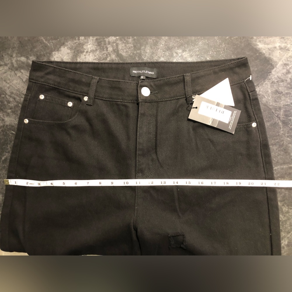PrettyLittleThing Ripped Mom Jeans BNWT - Picture 9 of 9
